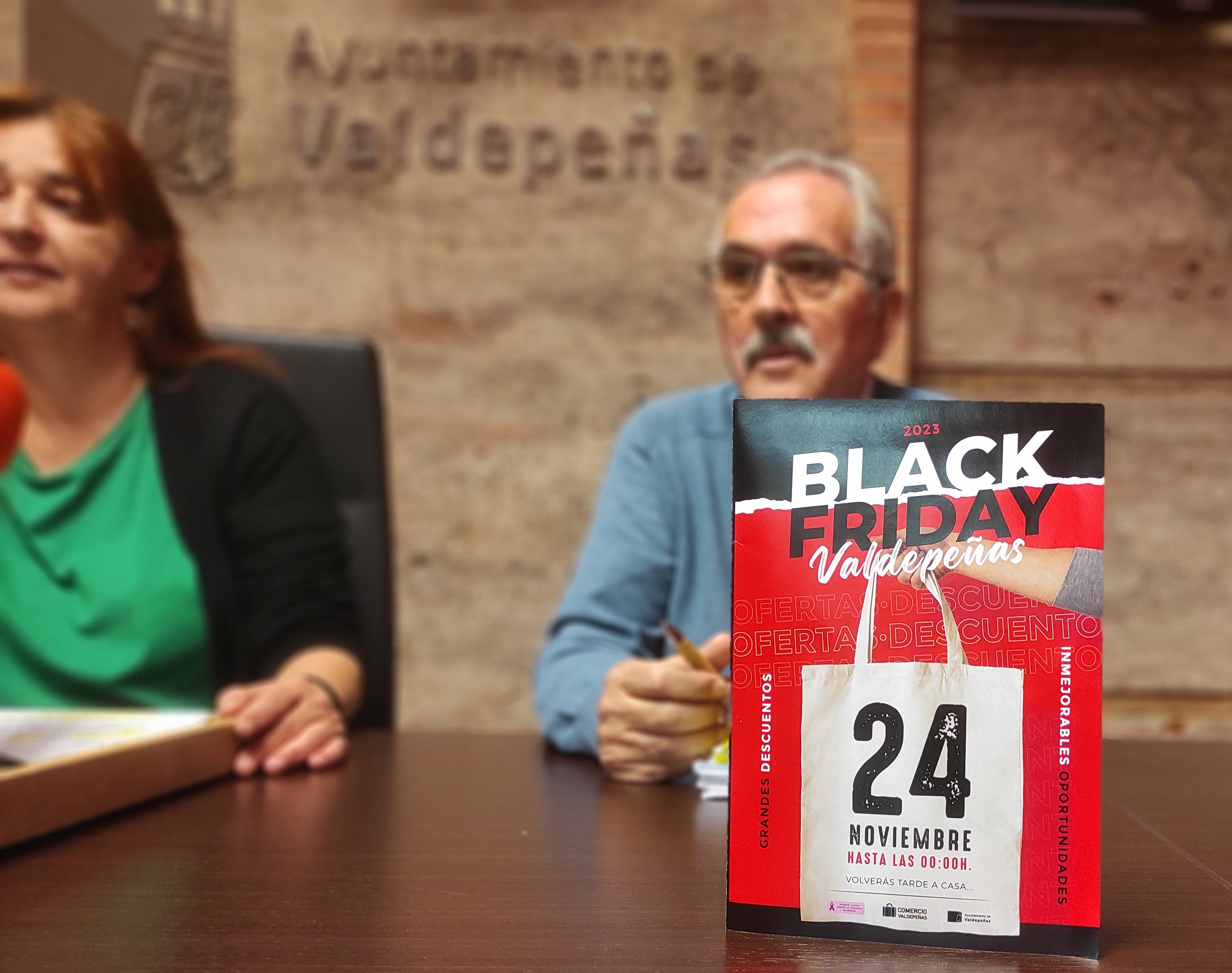 66 establecimientos de Valdepeñas participan este viernes en la campaña Black Friday 66 establecimientos de Valdepeñas participan este viernes en la campaña Black Friday