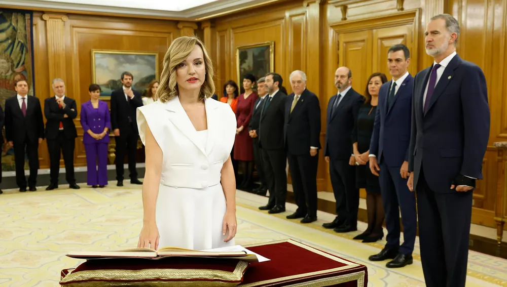 La nueva ministra Portavoz y ministra de Educación y Deportes, Pilar Alegría, promete el cargo ante el rey