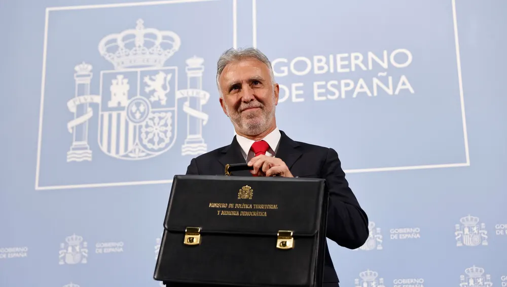El nuevo ministro de Política Territorial y Memoria Democrática, Ángel Víctor Torres tras recibir la cartera de Política Territorial y Memoria Democrática