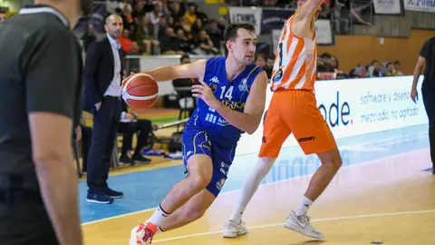 Una jugada del partido Leyma Coruña-Alimerka OCB Una jugada del partido Leyma Coruña-Alimerka OCB