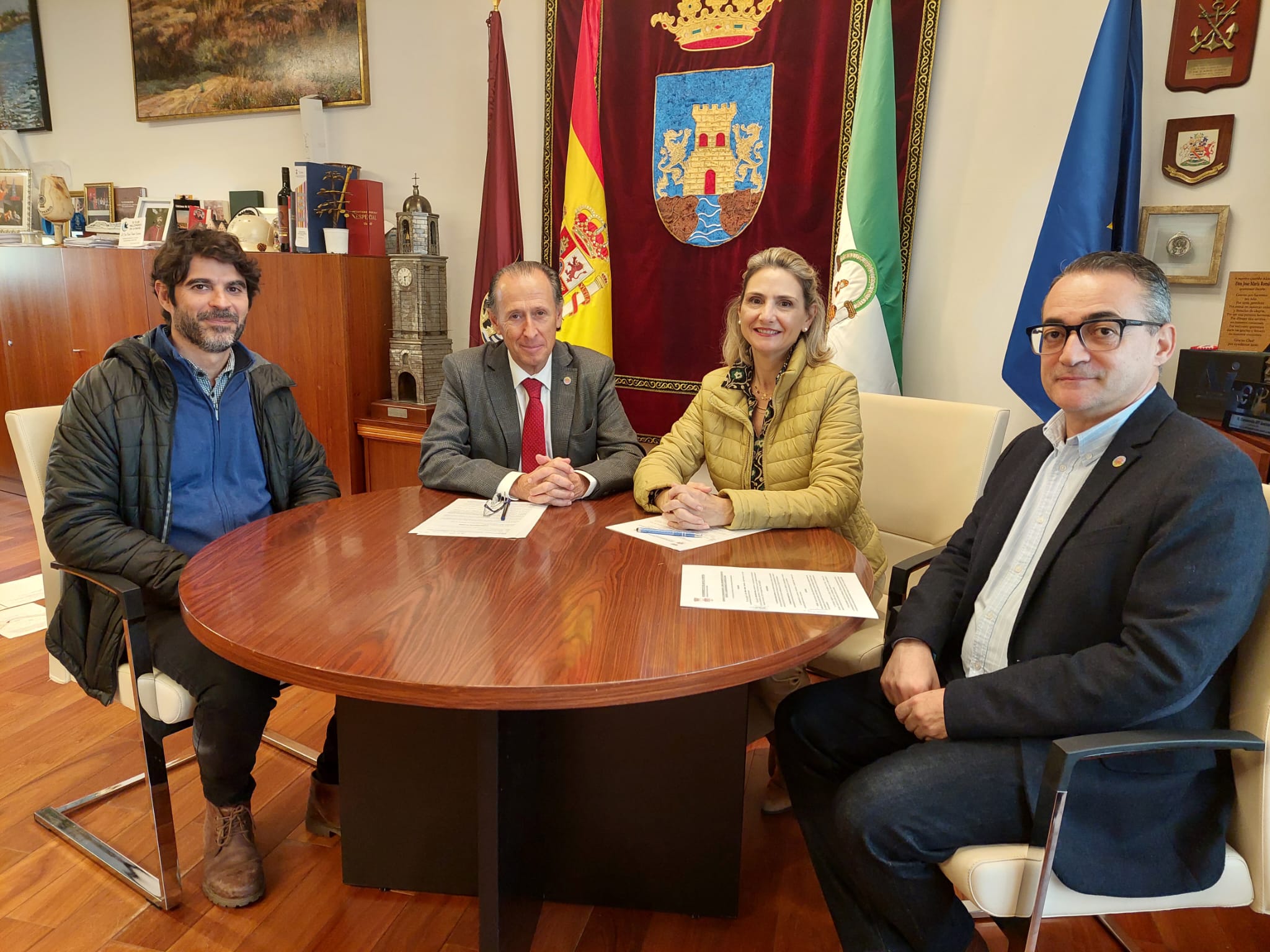 El Ayuntamiento de Chiclana entrega 27.000 euros para el Banco de Alimentos de Cádiz El Ayuntamiento de Chiclana entrega 27.000 euros para el Banco de Alimentos de Cádiz