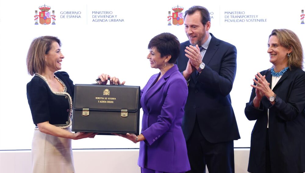 Raquel Sánchez entrega la cartera de Vivienda a Isabel Rodríguez