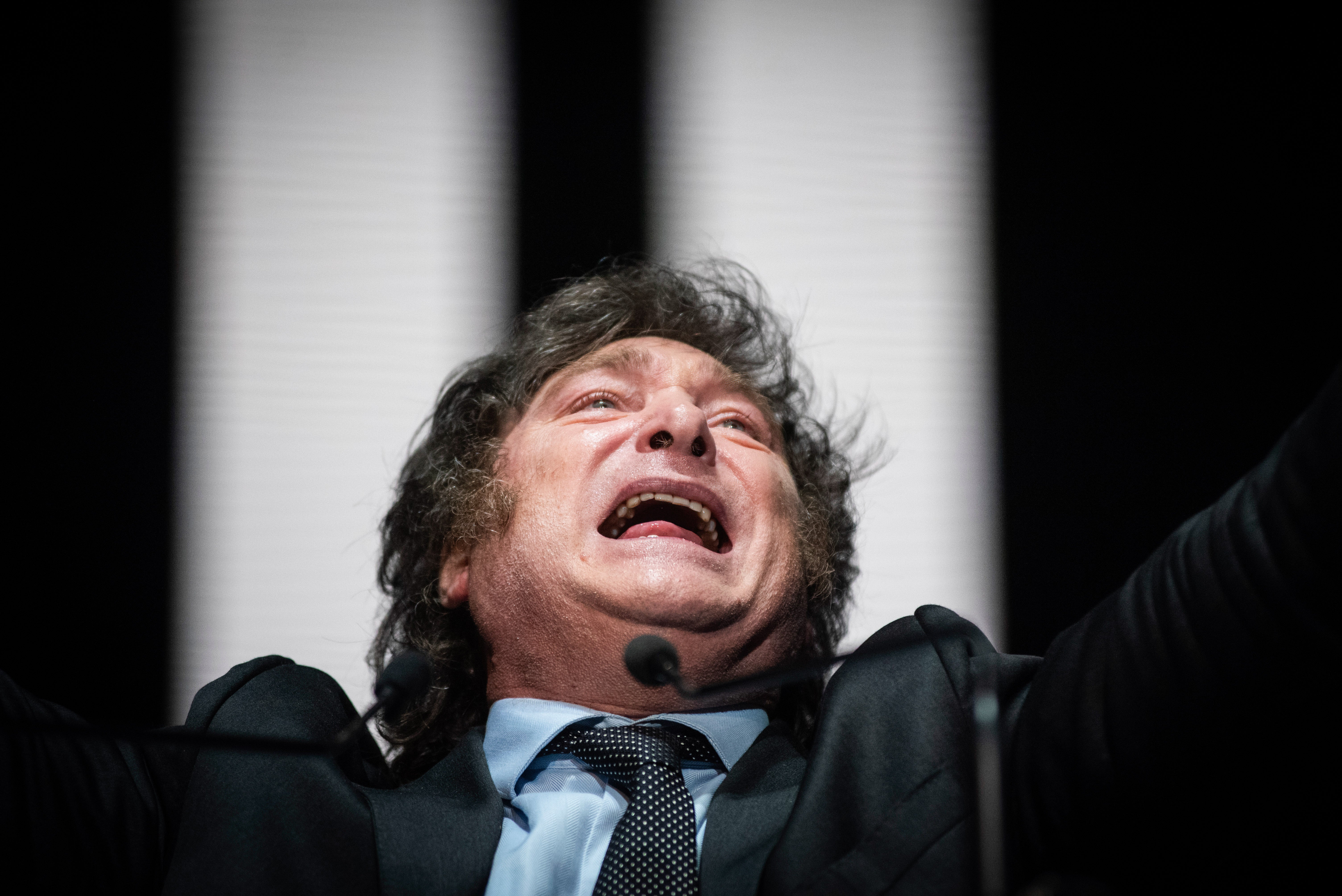 Milei sobre el ataque recibido durante un evento electoral: "Fue emocionante enfrentar la lluvia de piedras" Milei sobre el ataque recibido durante un evento electoral: "Fue emocionante enfrentar la lluvia de piedras"