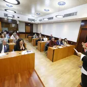 Analizan el sufragio femenino en las Cortes Regionales Analizan el sufragio femenino en las Cortes Regionales