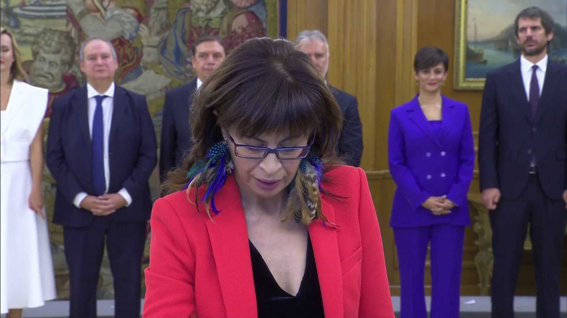 El guiño feminista de la ministra de Igualdad al prometer su cargo ante el rey El guiño feminista de la ministra de Igualdad al prometer su cargo ante el rey