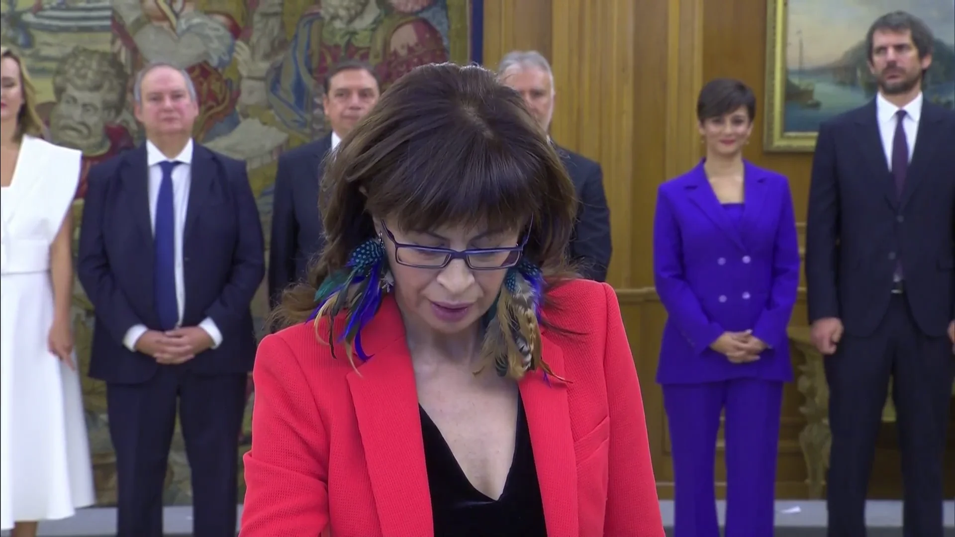 El guiño feminista de la ministra de Igualdad al prometer su cargo ante el rey El guiño feminista de la ministra de Igualdad al prometer su cargo ante el rey