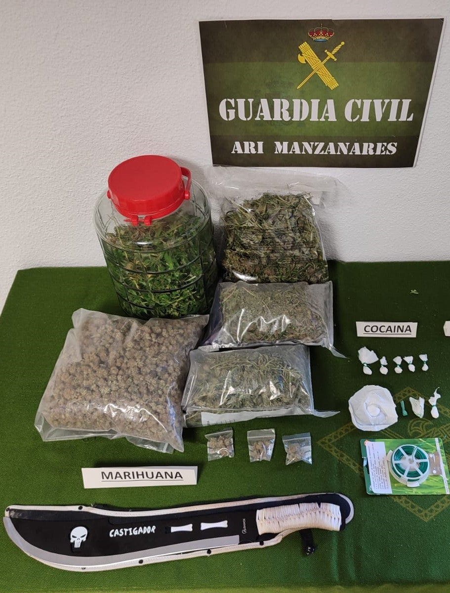 Guardia Civil detiene a ocho personas y desmantela tres puntos de venta de droga en Manzanares y Membrilla Guardia Civil detiene a ocho personas y desmantela tres puntos de venta de droga en Manzanares y Membrilla