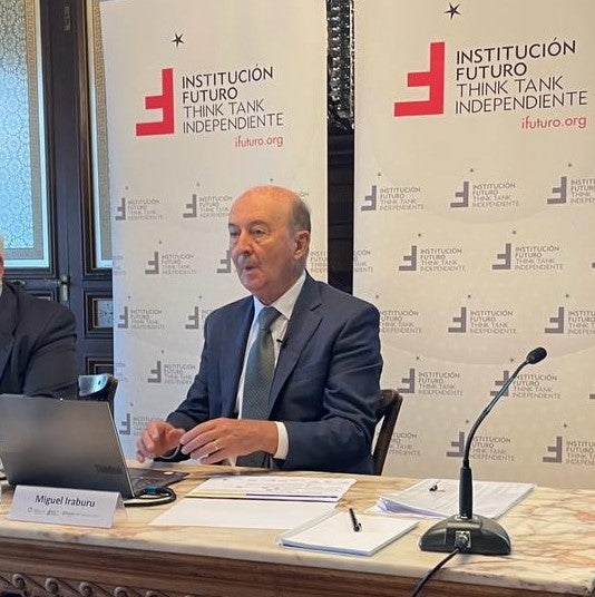 Miguel Iraburu: "Las empresas en Navarra son pequeñas. Sería interesante que el Gobierno favoreciera su fusión" Miguel Iraburu: "Las empresas en Navarra son pequeñas. Sería interesante que el Gobierno favoreciera su fusión"