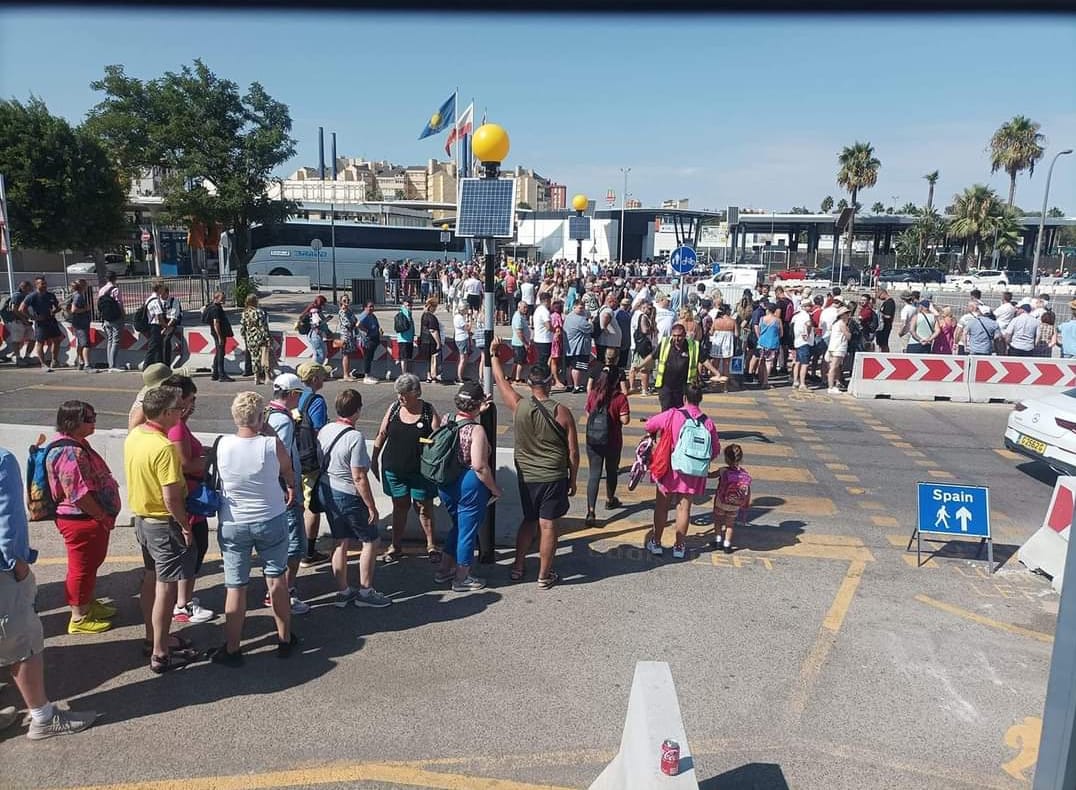 CCOO condena las colas en la frontera de Gibraltar que están afectando a los trabajadores transfronterizos CCOO condena las colas en la frontera de Gibraltar que están afectando a los trabajadores transfronterizos