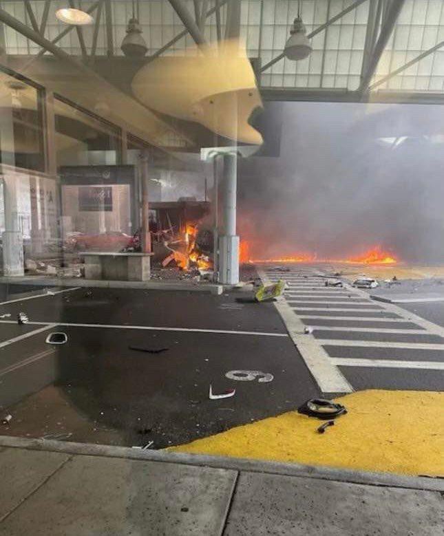La explosión de un vehículo obliga a cerrar el puente del Niágara que une EEUU y Canadá La explosión de un vehículo obliga a cerrar el puente del Niágara que une EEUU y Canadá