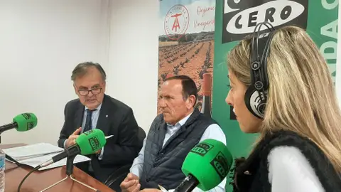 Un momento del programa Más de Uno Albacete con Antonio González y Juan Aparicio Un momento del programa Más de Uno Albacete con Antonio González y Juan Aparicio