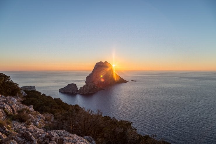 Nueve personas han perdido la vida en los últimos cinco años en el acantilado de Es Vedrà de Ibiza Nueve personas han perdido la vida en los últimos cinco años en el acantilado de Es Vedrà de Ibiza