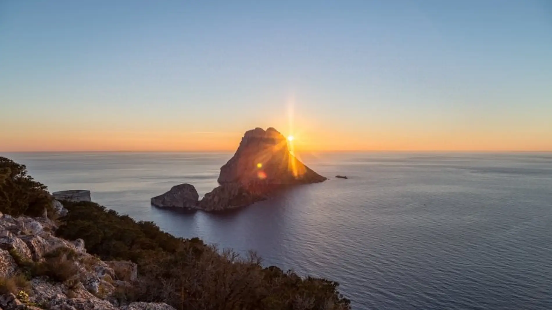 Nueve personas han perdido la vida en los últimos cinco años en el acantilado de Es Vedrà de Ibiza