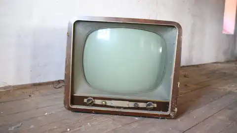 Una televisión antigua Una televisión antigua