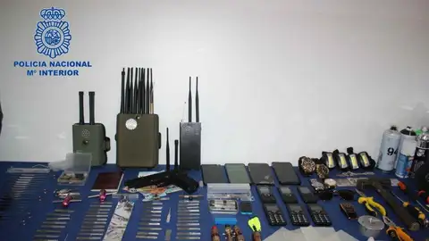 Utensilios intervenidos a los detenidos. Utensilios intervenidos a los detenidos.