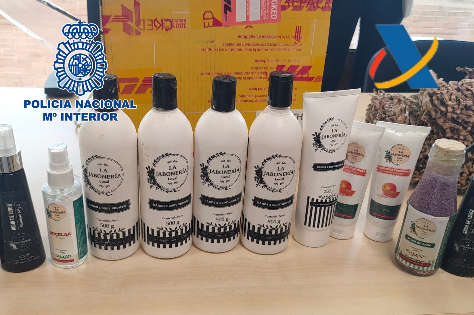 Detenidos en València por camuflar cocaína líquida en botes de gel Detenidos en València por camuflar cocaína líquida en botes de gel