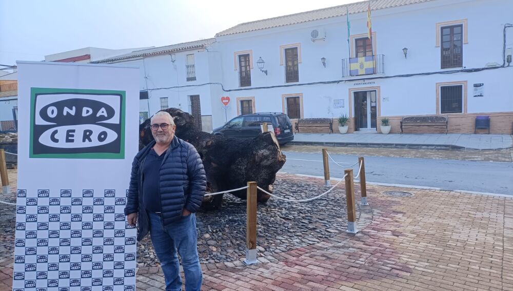 El alcalde de Villanueva de las Cruces, Alonso Limón.