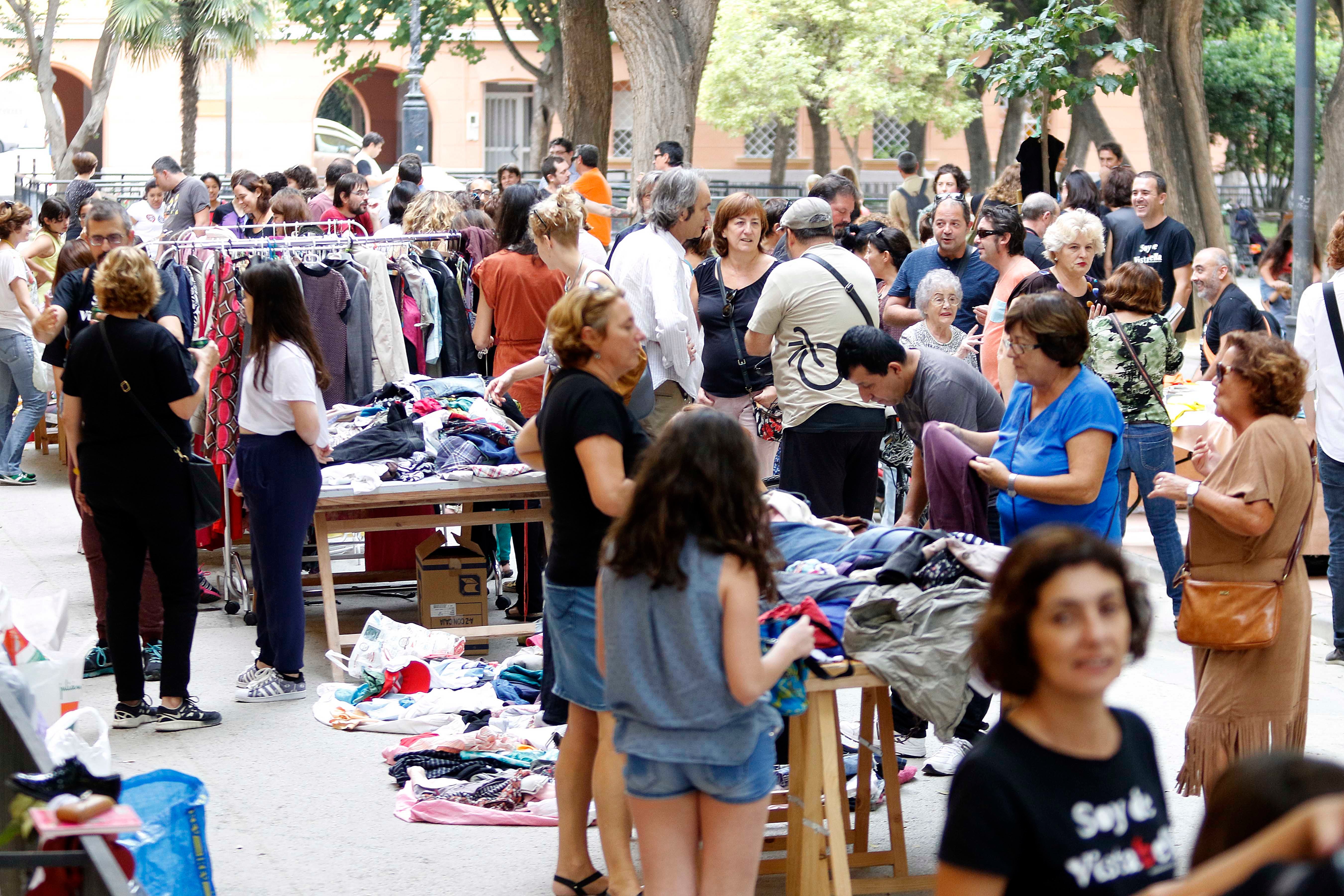 Mercado de segunda mano en el barrio de Vistabella (Murcia) Mercado de segunda mano en el barrio de Vistabella (Murcia)