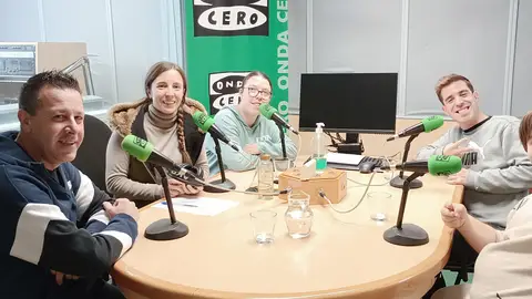 TUPUJUME presenta este viernes su séptimo calendario solidario en el Auditorio Paco de Lucía de Alcalá de Henares Jesús Soria, presidente de TUPUJUME, junto a algunos de los chicos de la asociación en Más de uno Alcalá