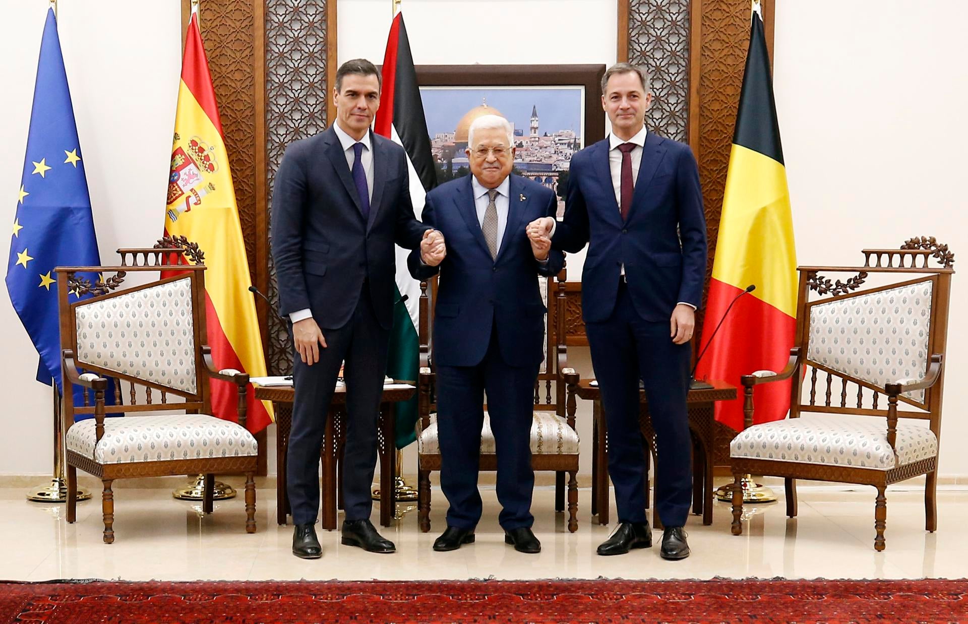 Sánchez defiende ante Abbas que la Autoridad Palestina asuma el control de Gaza y la solución de dos Estados Sánchez defiende ante Abbas que la Autoridad Palestina asuma el control de Gaza y la solución de dos Estados