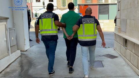 Imagen de uno de los detenidos en la operaci&oacute;n policial. 