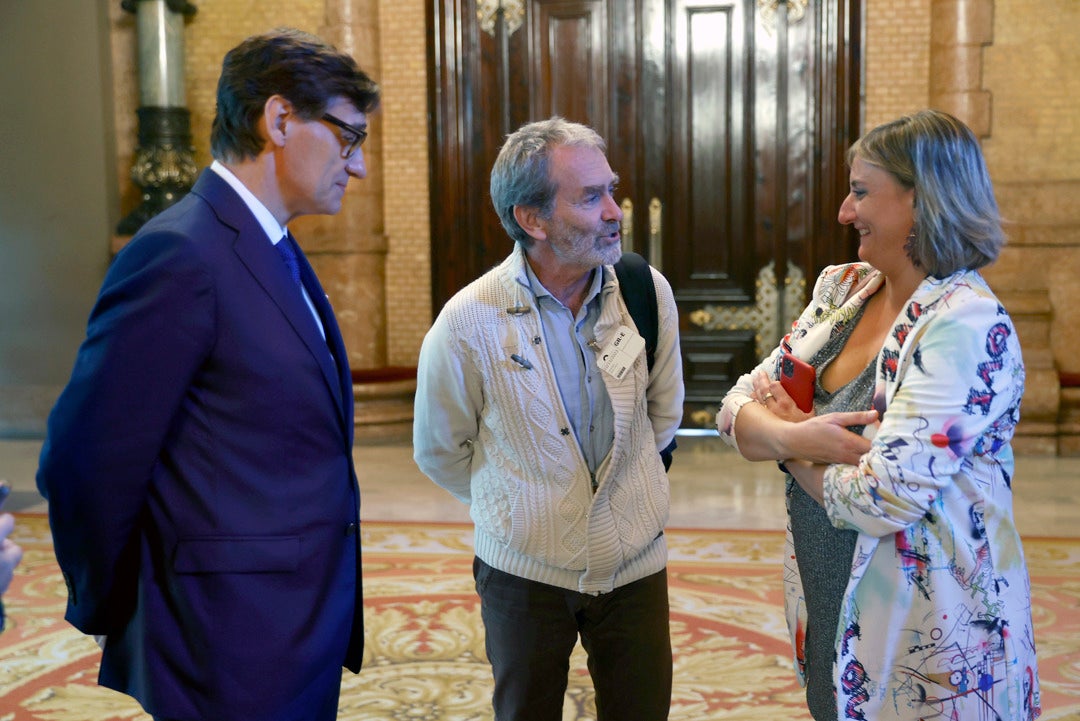 Fernando Simón reaparece tras la pandemia para reencontrarse con Salvador Illa Fernando Simón reaparece tras la pandemia para reencontrarse con Salvador Illa