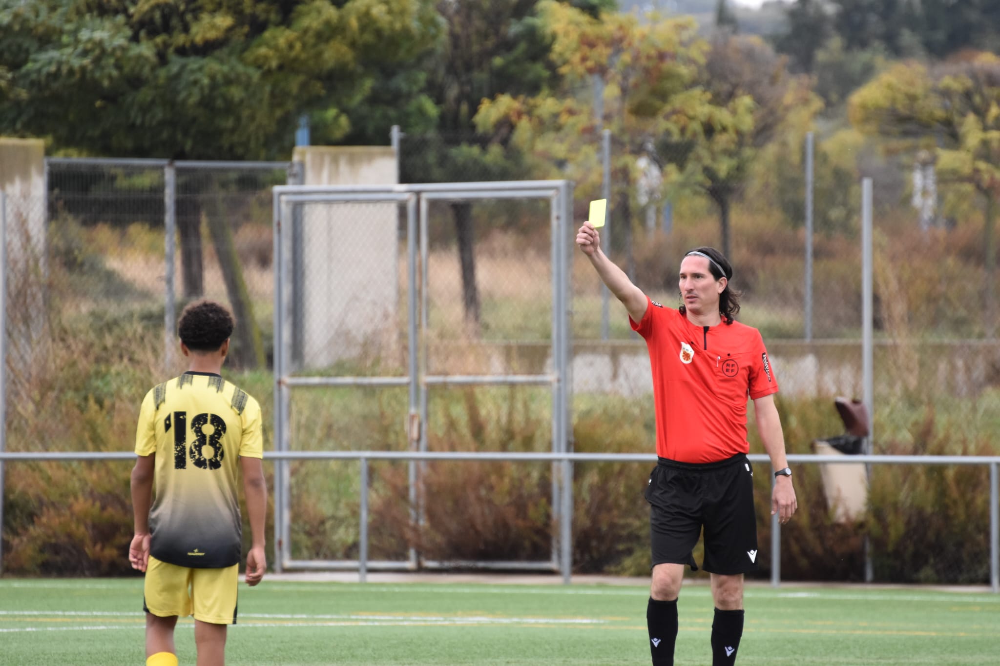 Iván García, árbitro y jugador a la vez Iván García, árbitro y jugador a la vez