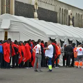 Cruz Roja atiende a un grupo de 91 migranes rescatados cerca de El Hierro el 21 de noviembre de 2023 Cruz Roja atiende a un grupo de 91 migranes rescatados cerca de El Hierro el 21 de noviembre de 2023