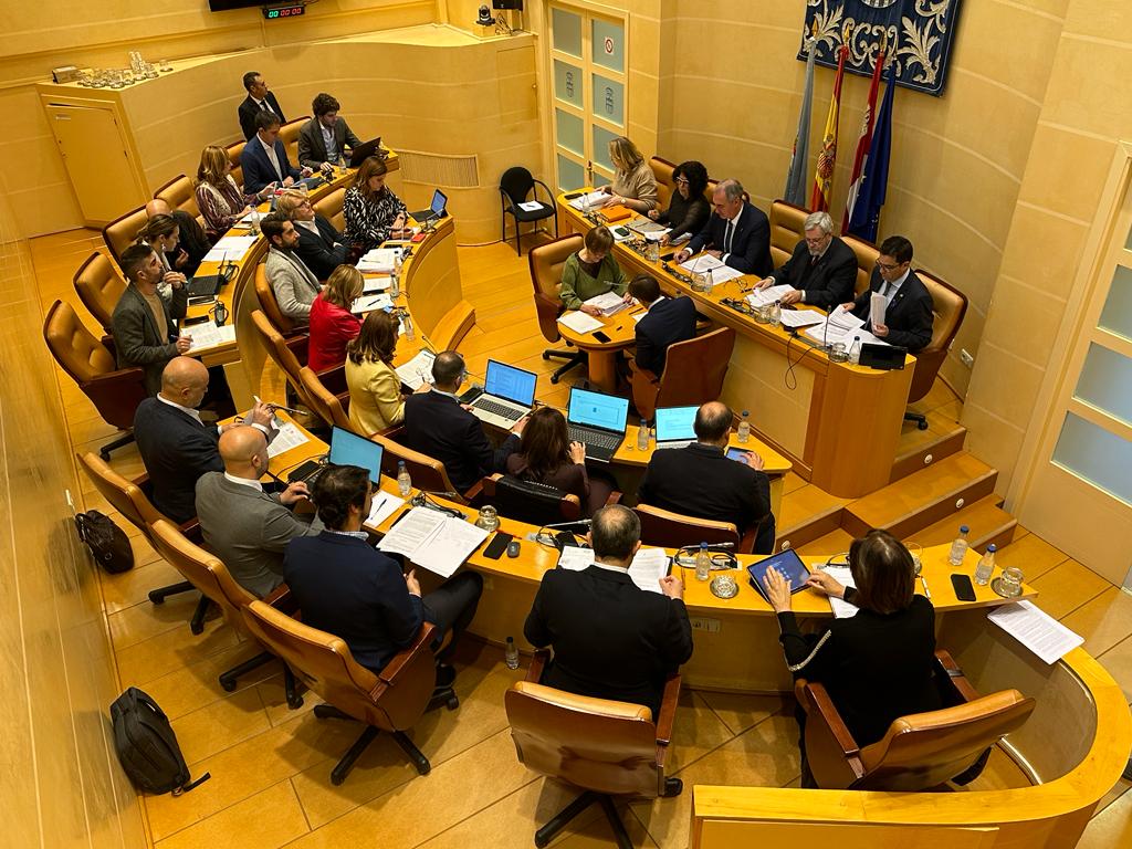 La abstención de VOX y la ausencia de Ciudadanos permiten seguir la tramitación de los proyectos con financiación europea La abstención de VOX y la ausencia de Ciudadanos permiten seguir la tramitación de los proyectos con financiación europea