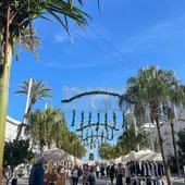 Parte del exorno navideño instalado en la Plaza de San Juan de Dios Parte del exorno navideño instalado en la Plaza de San Juan de Dios