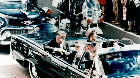 El presidente Kennedy y su mujer, Jackie, el día de su asesinato en Dallas El presidente Kennedy y su mujer, Jackie, el día de su asesinato en Dallas