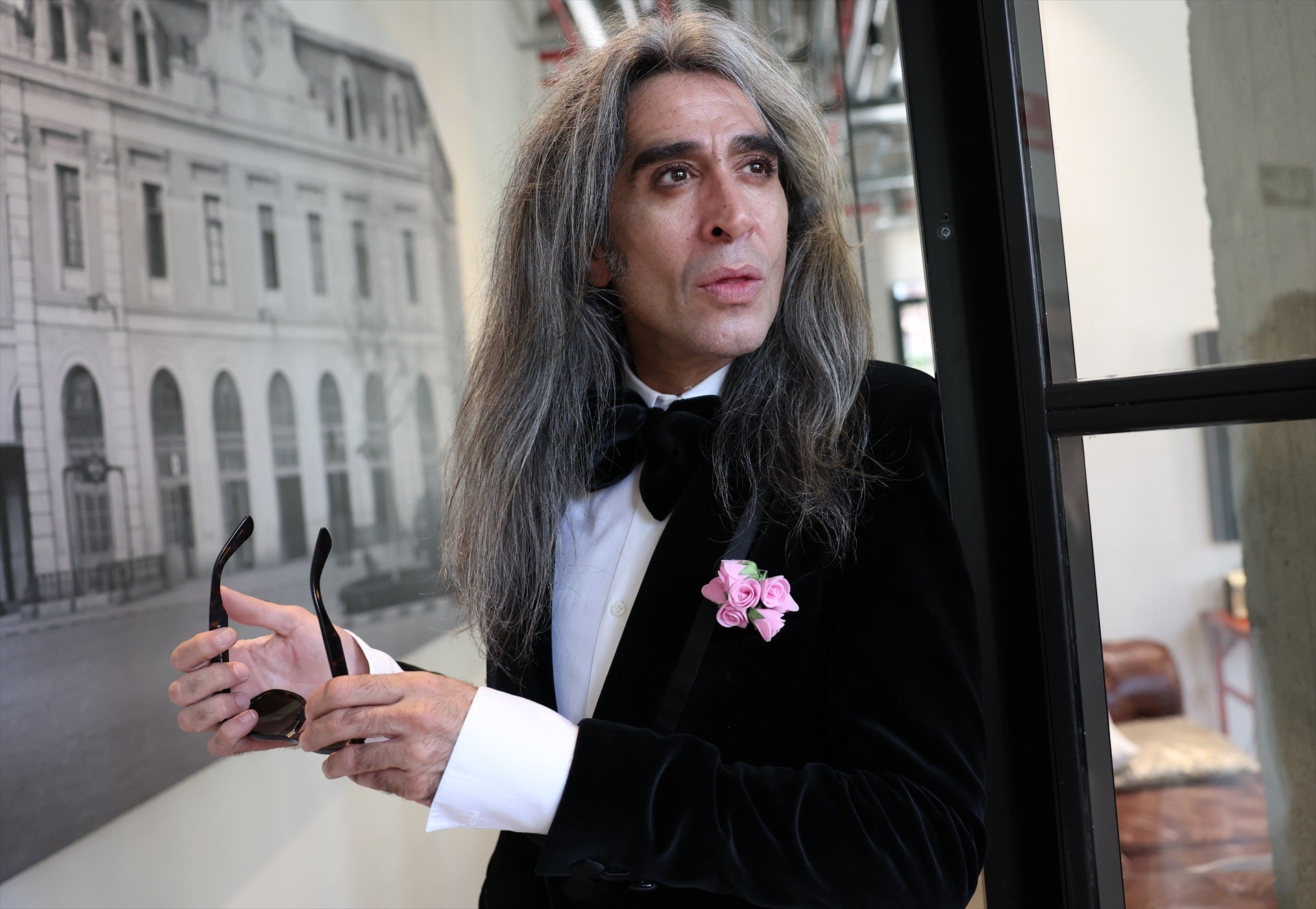 Mario Vaquerizo se indigna con los que cuestionan su identidad sexual: "Cuestionan a Alaska y eso me enerva" Mario Vaquerizo se indigna con los que cuestionan su identidad sexual: "Cuestionan a Alaska y eso me enerva"