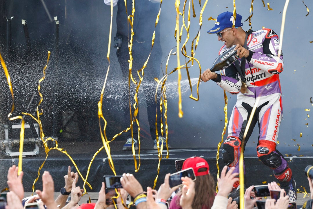 Jorge Martín gana al esprint y lleva la lucha por el título de MotoGP hasta el domingo Jorge Martín gana al esprint y lleva la lucha por el título de MotoGP hasta el domingo
