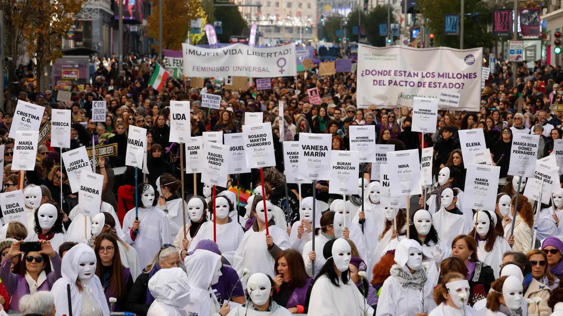 El feminismo toma las calles contra la violencia machista: "Si tocan a una, nos tocan a todas"