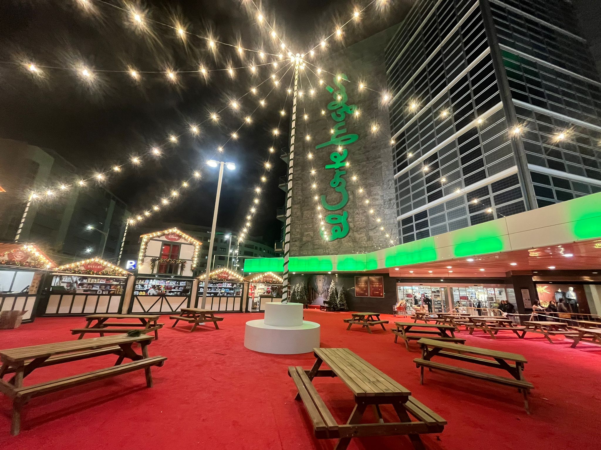 El Corte Inglés de la capital abrirá todos los domingos hasta el 14 de enero El Corte Inglés de la capital abrirá todos los domingos hasta el 14 de enero