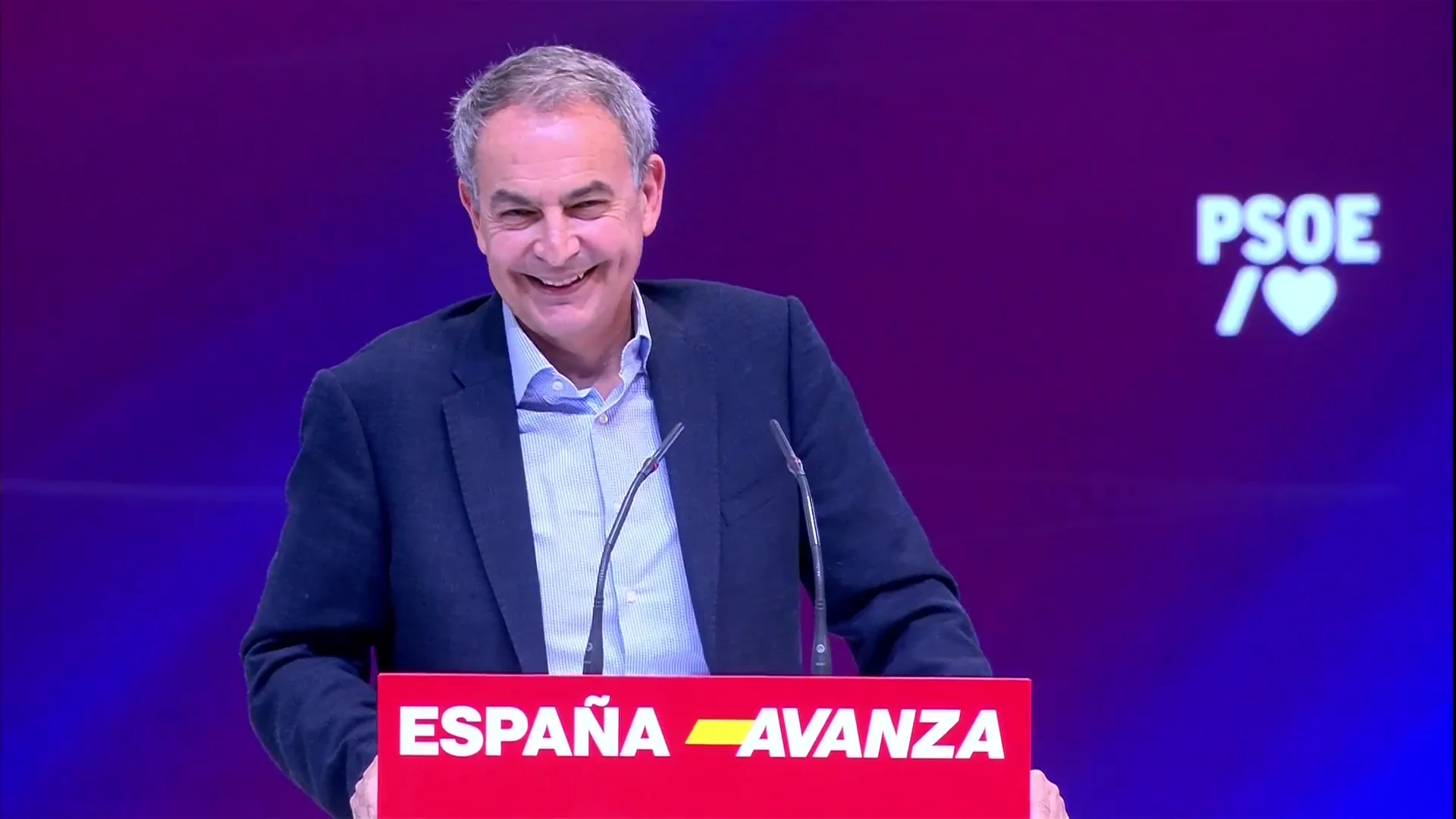 La risa de Zapatero al relatar la "obsesión" que tiene el PP con Pedro Sánchez