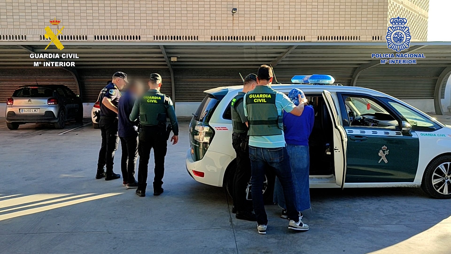 Detenidos en Crevillent un hombre y una mujer por una docena de robos con fuerza perpetrados en plena vía pública Detenidos en Crevillent un hombre y una mujer por una docena de robos con fuerza perpetrados en plena vía pública