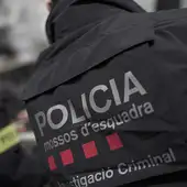 Els Mossos d'Esquadra detenen els dos autors d'un assassinat a un home comès a França l'any 2003 que han viscut a Catalunya amb identitats falses durant els darrers 20 anys Els Mossos d'Esquadra detenen els dos autors d'un assassinat a un home comès a França l'any 2003 que han viscut a Catalunya amb identitats falses durant els darrers 20 anys