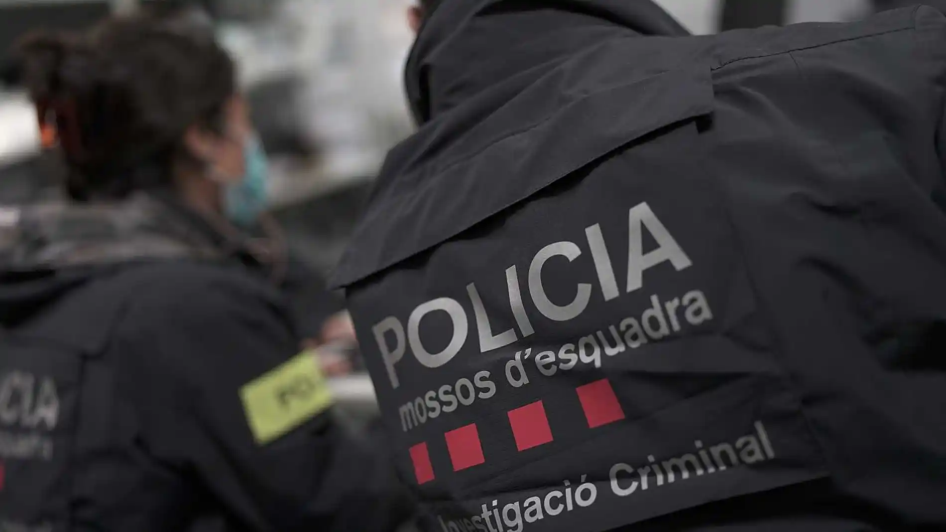 Els Mossos d'Esquadra detenen els dos autors d'un assassinat a un home comès a França l'any 2003 que han viscut a Catalunya amb identitats falses durant els darrers 20 anys