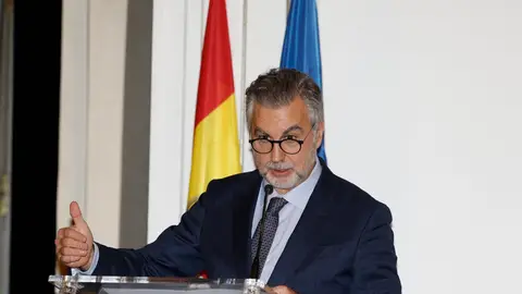 Carlos Alsina, durante su discurso, tras recibir el premio 'Francisco Cerecedo'/ EFE / Juanjo Martín