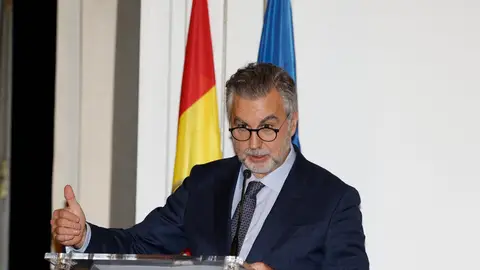 Carlos Alsina, durante su discurso, tras recibir el premio 'Francisco Cerecedo' Carlos Alsina, durante su discurso, tras recibir el premio 'Francisco Cerecedo'/ EFE / Juanjo Martín
