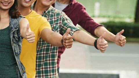 J&oacute;venes amigos