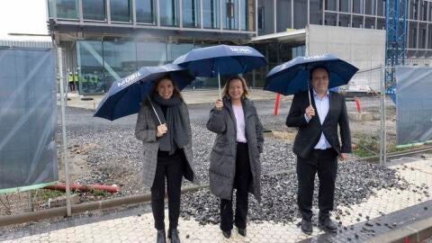 La diputada general Eider Mendoza ante las obras de "Mubil"