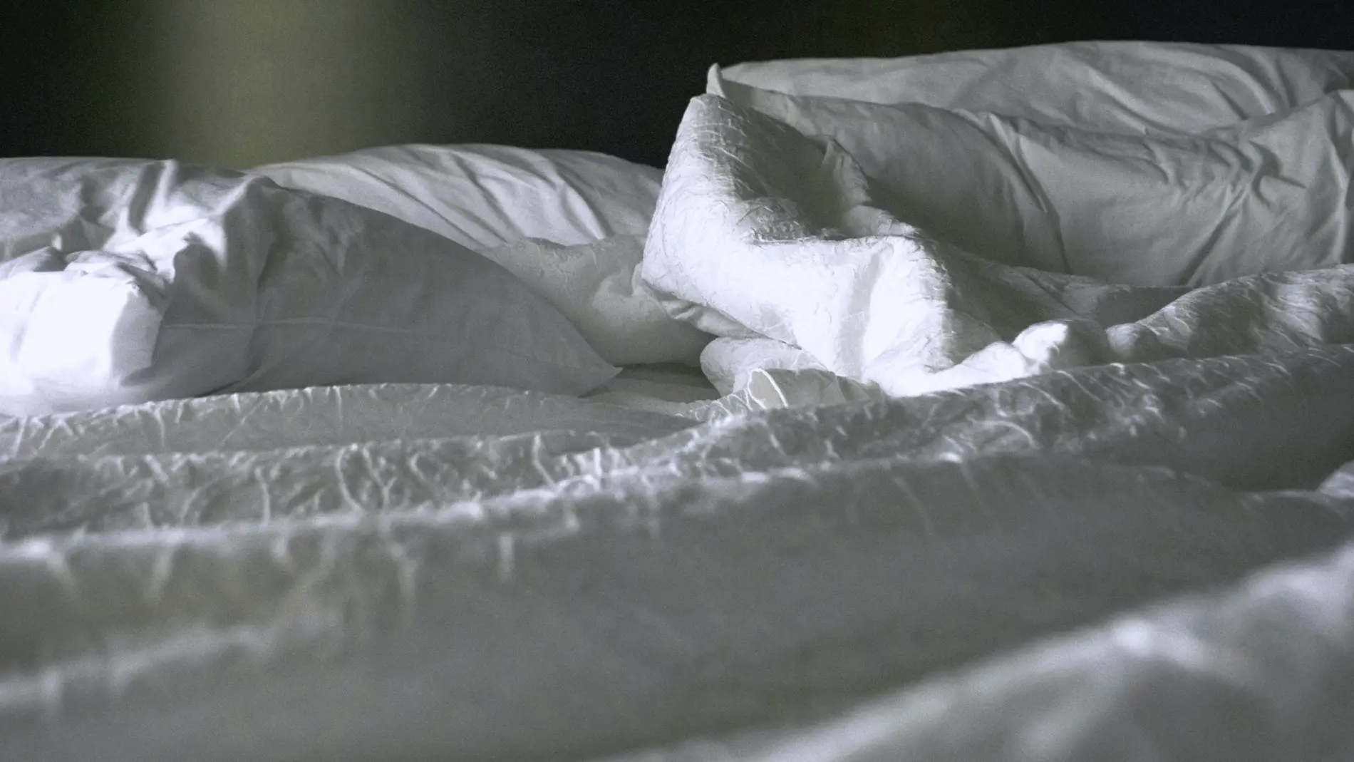 Por qué no debes hacer la cama nada más levantarte: el aviso de un farmacéutico