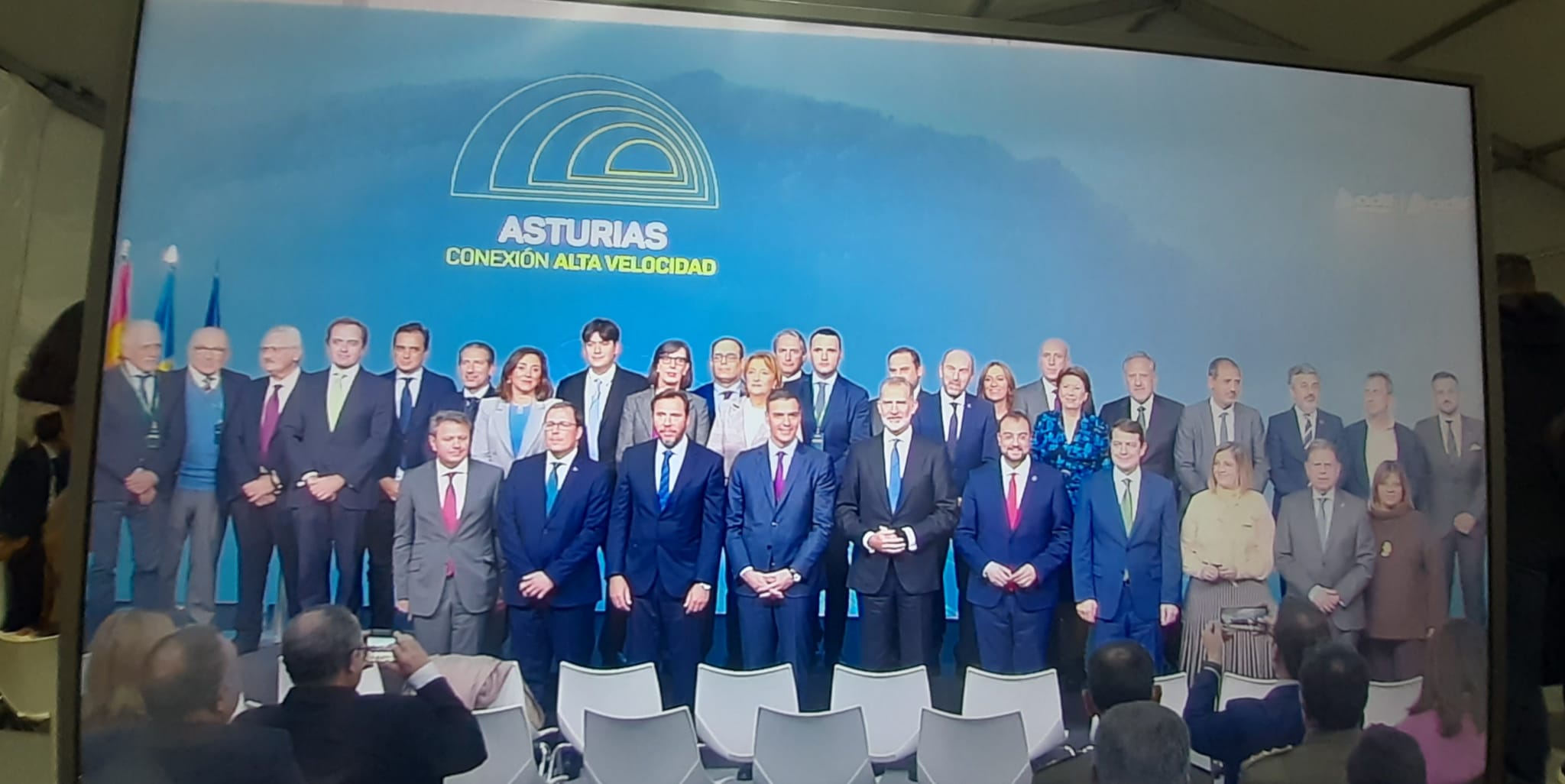 Inaugurado el tramo de alta velocidad Campomanes-La Robla a 201 km/hora en el túnel Inaugurado el tramo de alta velocidad Campomanes-La Robla a 201 km/hora en el túnel