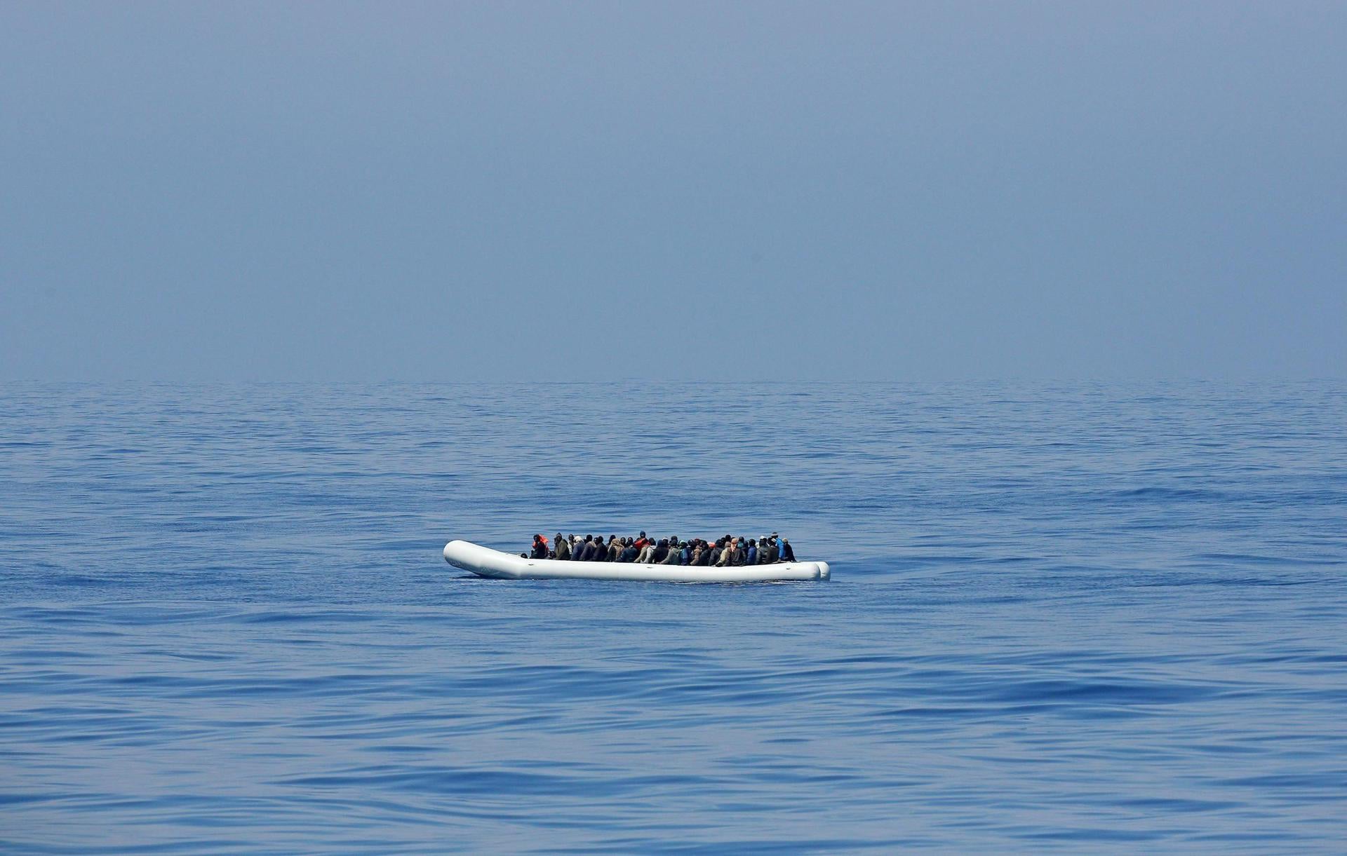 Cuatro inmigrantes mueren tras ser obligados a arrojarse al mar desde una narcolancha en Cádiz Cuatro inmigrantes mueren tras ser obligados a arrojarse al mar desde una narcolancha en Cádiz