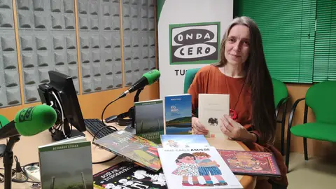 Paz Castro dende a editorial pontevedresa Kalandraka Estudios centrales de Onda Cero Pontevedra