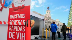 Carpa instalada por Madrid Salud con motivo del Día Mundial del Sida