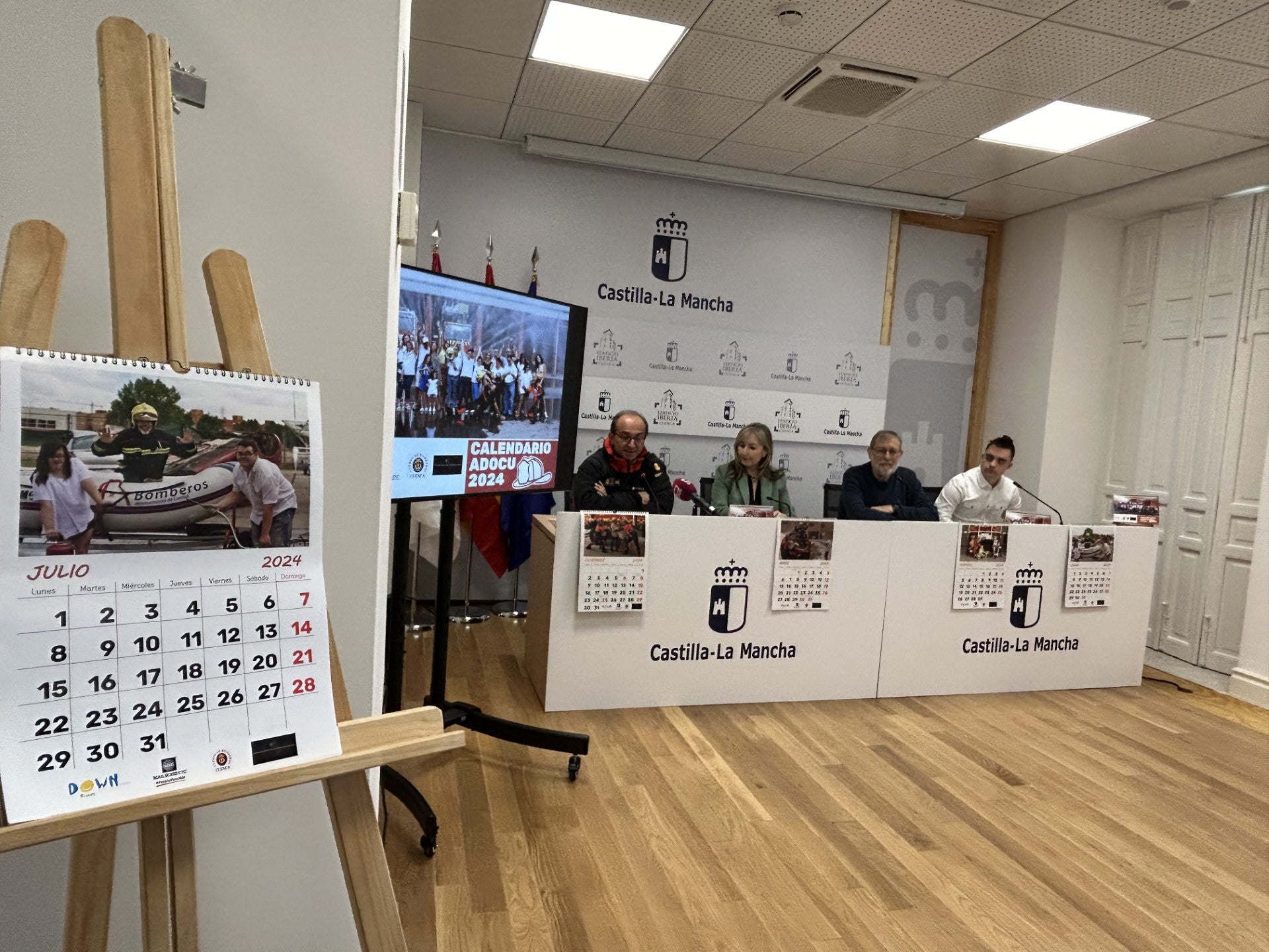 Calendario benéfico de Down Cuenca con los bomberos Calendario benéfico de Down Cuenca con los bomberos