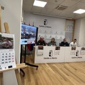 Presentación del calendario benéfico en la sede de la Junta en Cuenca, este viernes